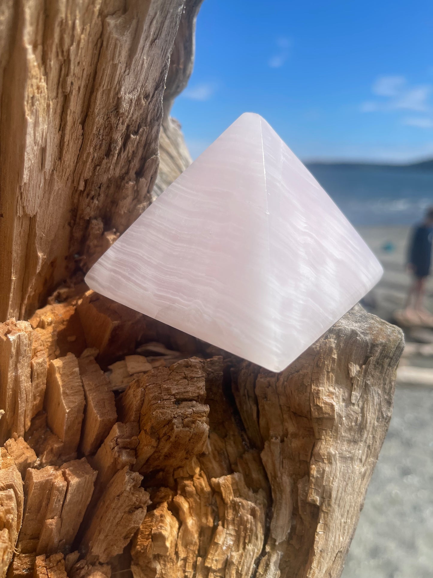 Mangano Calcite Pyramid